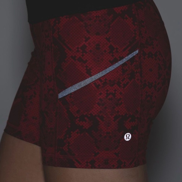 Lululemon Womens What The Sport Short Sz 4 Mini Ziggy Snake Red Tide Cranberry - Picture 2 of 10